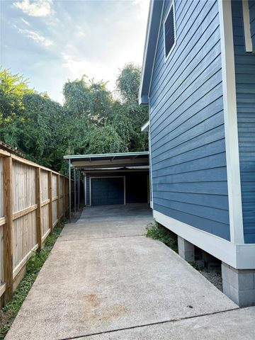 2109 Gentry Street, Houston, TX 77009
