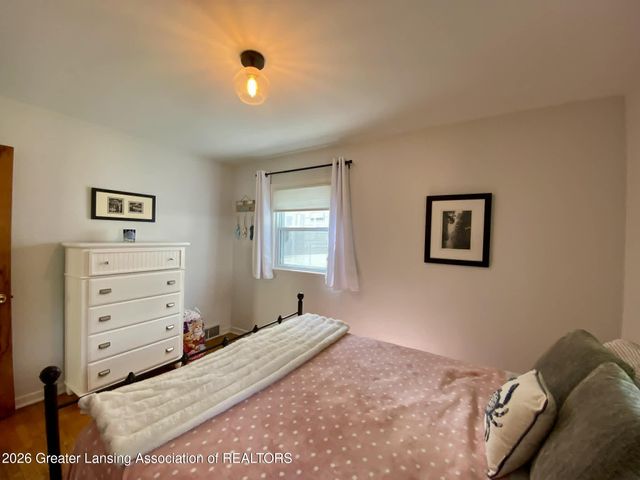 1824 S Rundle Avenue, Lansing, MI 48910