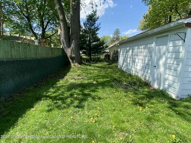 1824 S Rundle Avenue, Lansing, MI 48910