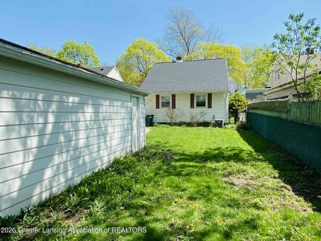1824 S Rundle Avenue, Lansing, MI 48910