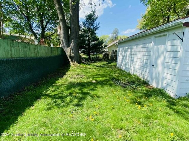 1824 S Rundle Avenue, Lansing, MI 48910
