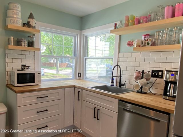 1824 S Rundle Avenue, Lansing, MI 48910