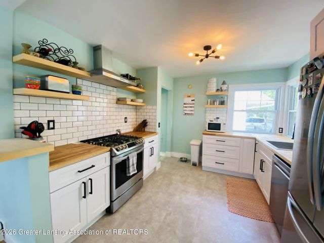 1824 S Rundle Avenue, Lansing, MI 48910