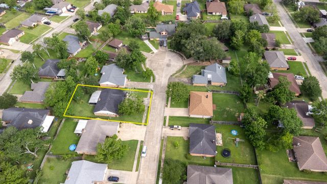 67 Sweetgum Court, Lake Jackson, TX 77566