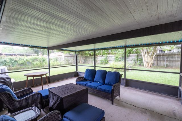 67 Sweetgum Court, Lake Jackson, TX 77566