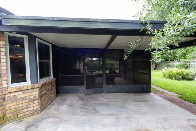 67 Sweetgum Court, Lake Jackson, TX 77566