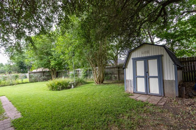 67 Sweetgum Court, Lake Jackson, TX 77566