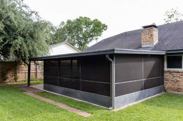 67 Sweetgum Court, Lake Jackson, TX 77566