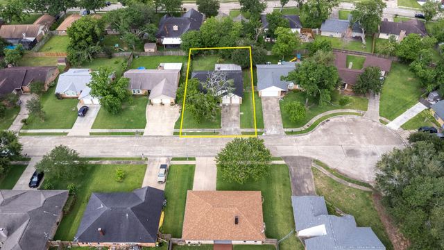 67 Sweetgum Court, Lake Jackson, TX 77566