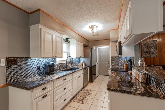 67 Sweetgum Court, Lake Jackson, TX 77566