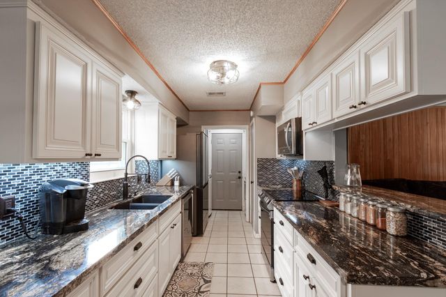 67 Sweetgum Court, Lake Jackson, TX 77566