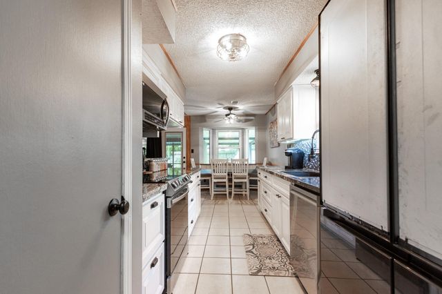 67 Sweetgum Court, Lake Jackson, TX 77566