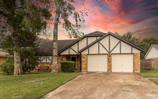 67 Sweetgum Court, Lake Jackson, TX 77566