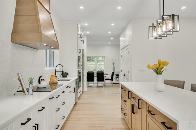 22 Estabrook Rd, Lexington, MA 02421