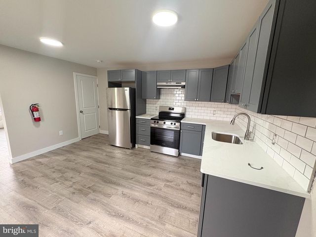 825 W 3RD ST, Florence, NJ 08518