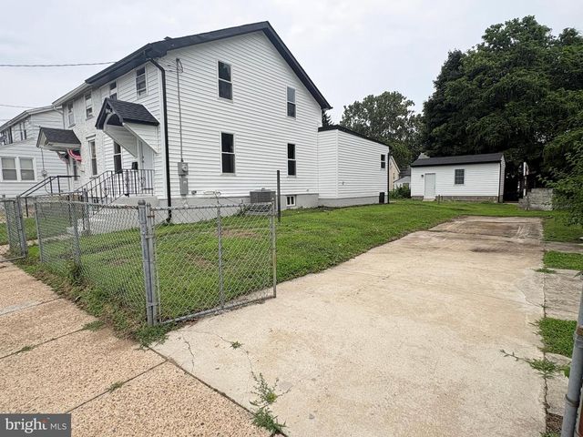 825 W 3RD ST, Florence, NJ 08518