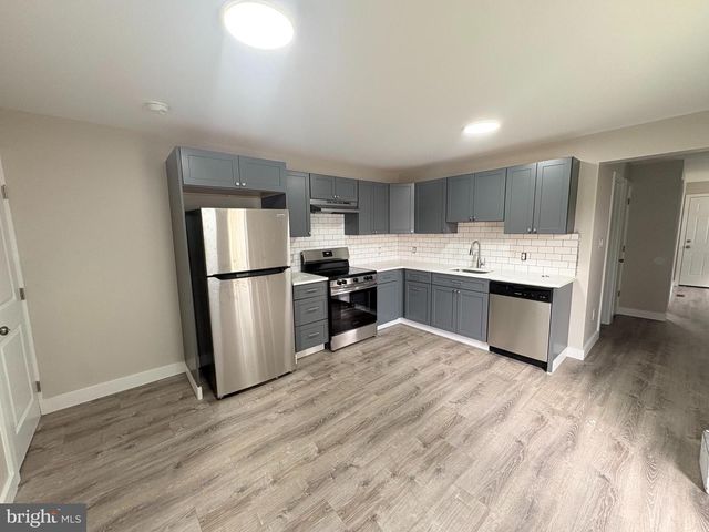 825 W 3RD ST, Florence, NJ 08518