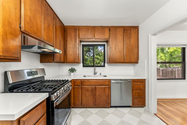121 Carmel Ave, Roseville, CA 95678