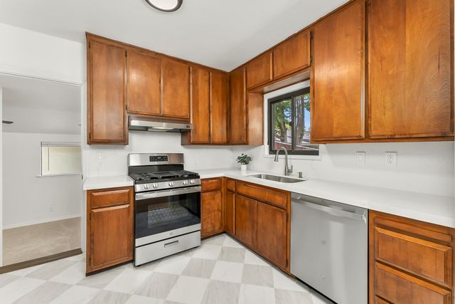 121 Carmel Ave, Roseville, CA 95678