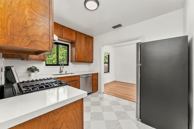 121 Carmel Ave, Roseville, CA 95678