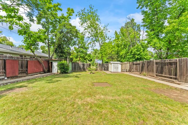 121 Carmel Ave, Roseville, CA 95678