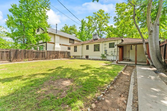 121 Carmel Ave, Roseville, CA 95678