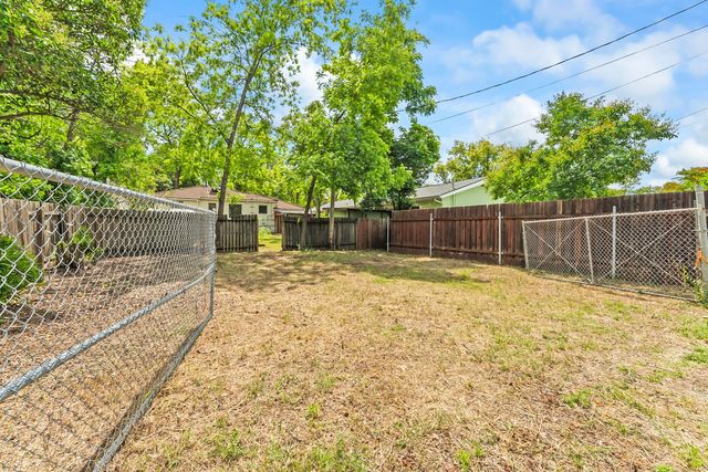 121 Carmel Ave, Roseville, CA 95678
