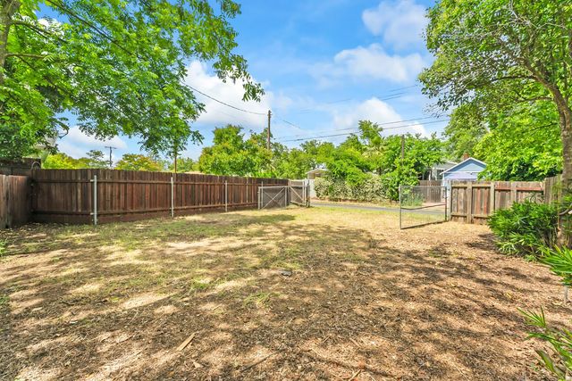 121 Carmel Ave, Roseville, CA 95678