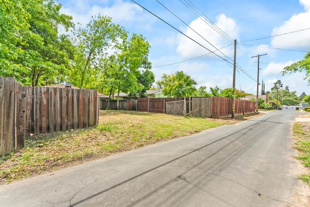 121 Carmel Ave, Roseville, CA 95678