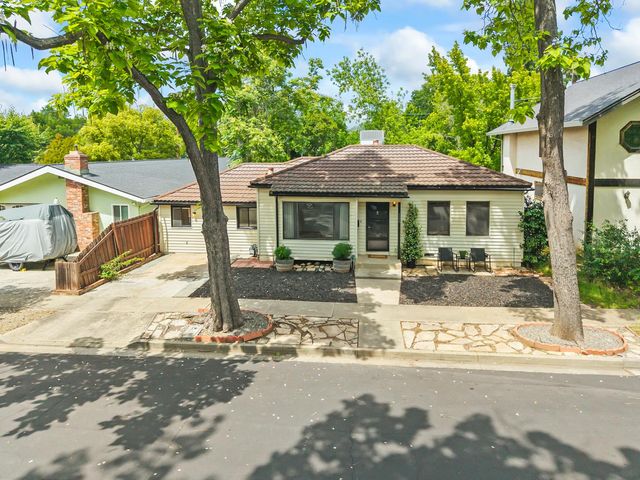 121 Carmel Ave, Roseville, CA 95678