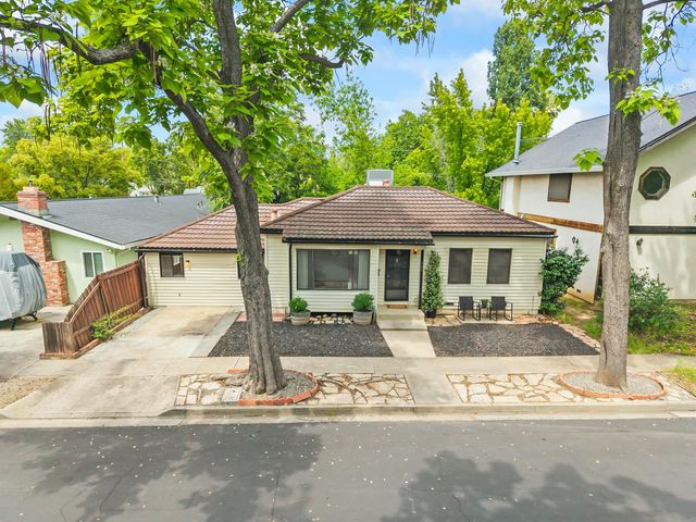 121 Carmel Ave, Roseville, CA 95678