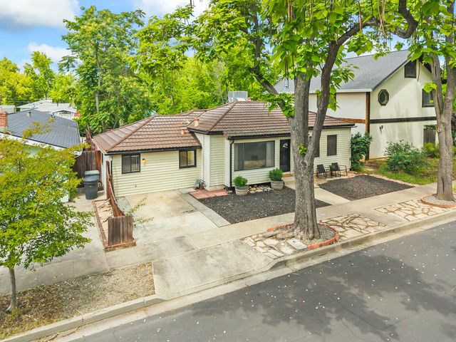 121 Carmel Ave, Roseville, CA 95678