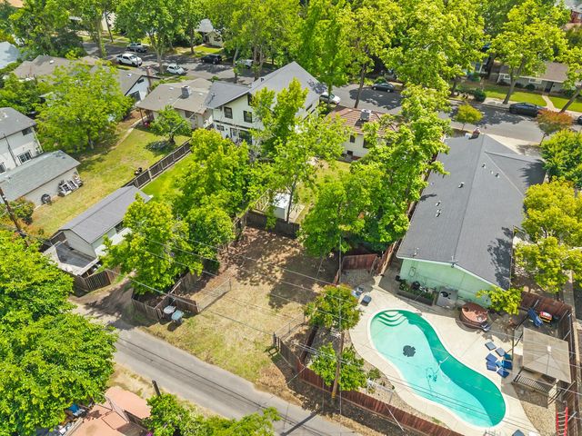 121 Carmel Ave, Roseville, CA 95678
