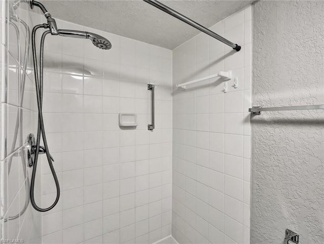 4621 Bayshore DR Q1, Naples, FL 34112