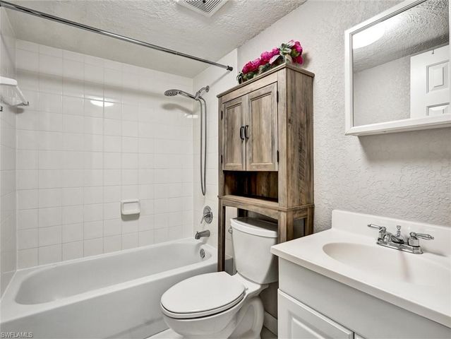 4621 Bayshore DR Q1, Naples, FL 34112
