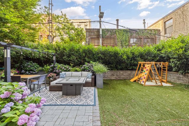 5-49 Borden Avenue 2B, Long Island City, NY 11101