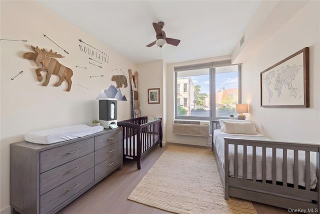 5-49 Borden Avenue 2B, Long Island City, NY 11101