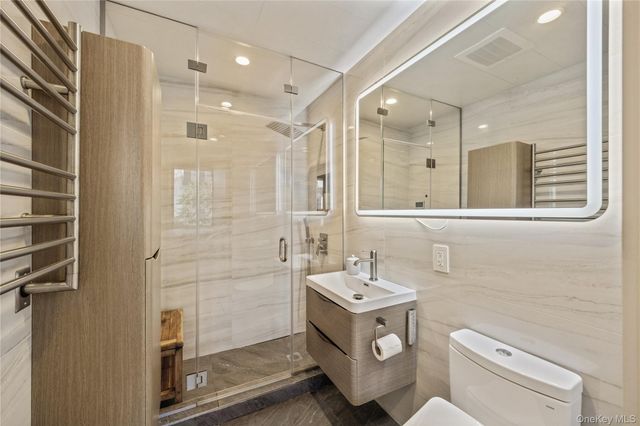 5-49 Borden Avenue 2B, Long Island City, NY 11101