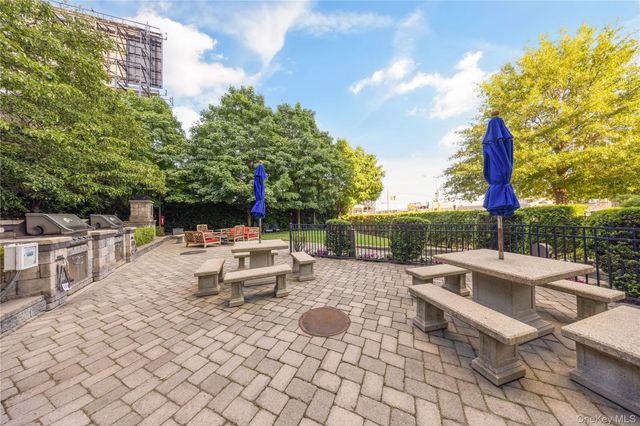 5-49 Borden Avenue 2B, Long Island City, NY 11101