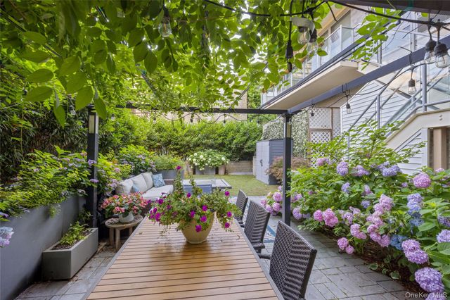 5-49 Borden Avenue 2B, Long Island City, NY 11101
