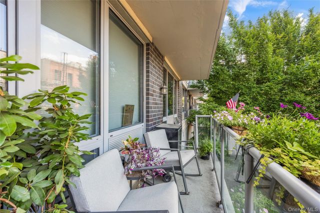 5-49 Borden Avenue 2B, Long Island City, NY 11101