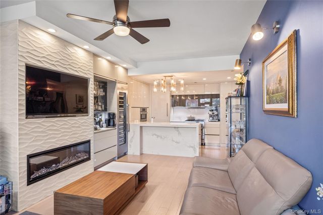 5-49 Borden Avenue 2B, Long Island City, NY 11101