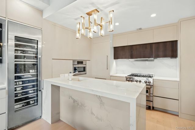 5-49 Borden Avenue 2B, Long Island City, NY 11101