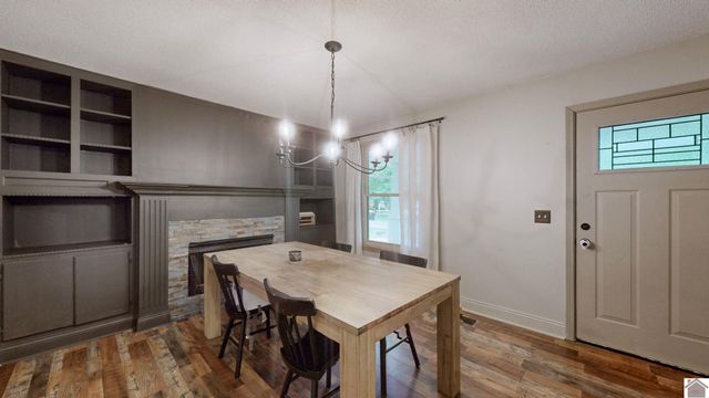 1498 Clayshire, Murray, KY 42071