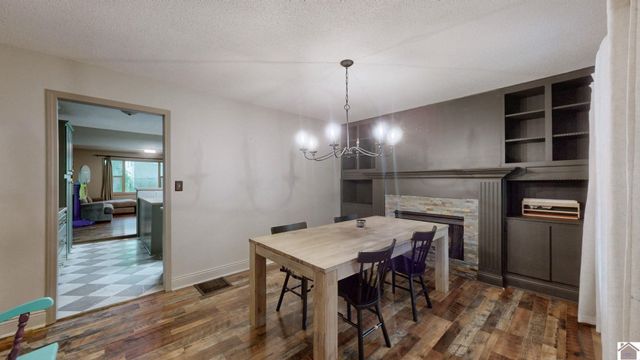 1498 Clayshire, Murray, KY 42071