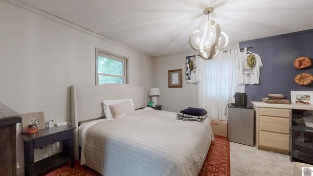 1498 Clayshire, Murray, KY 42071