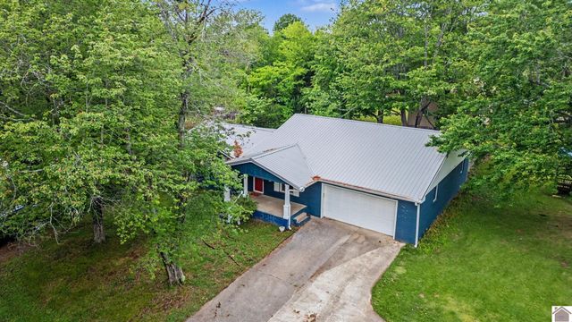 1498 Clayshire, Murray, KY 42071