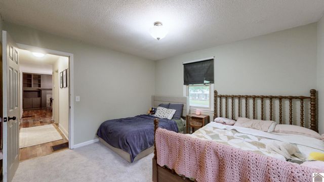 1498 Clayshire, Murray, KY 42071
