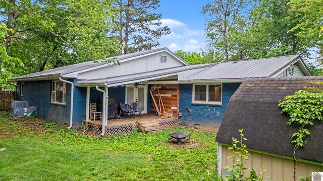 1498 Clayshire, Murray, KY 42071