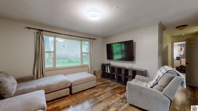 1498 Clayshire, Murray, KY 42071